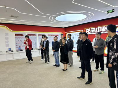 格拉斯哥學院“愛國·奮進·感恩”勵志主題月系列活動之 “發奮‘芯’青年,探索‘芯’奧秘”企業參訪活動